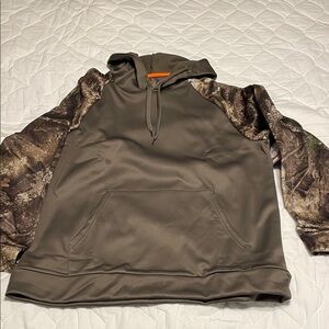 NWT RealTree Green Camo-Sleeve Hoodie